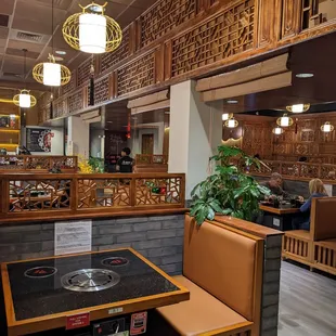 Seating for 2. 2 hot pot stations, 1 grill in the middle.