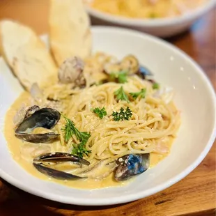 Crab meat seafood cream pasta