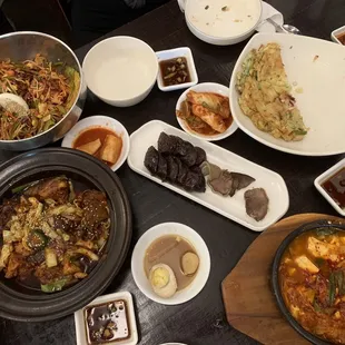 E2. Maeun Jokbal A2. Haemul Pajeon A8. Jjol Myun