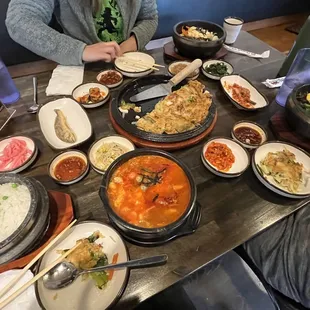 Kimchi jiggae and bibimbap