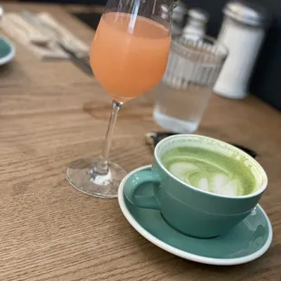 Blance cocktail &amp; matcha latte