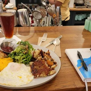 Best place to have great fresh food!!! Awesome people and energy!!! I don't eat my eggs or anyone else's in the world; just Sequoia's