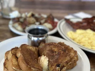 Lynn & Lu's Escapade Cafe