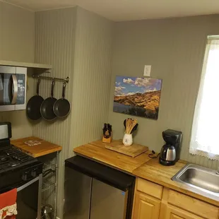 Cabin 5 kitchen
