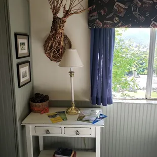 Cabin 5 Decor