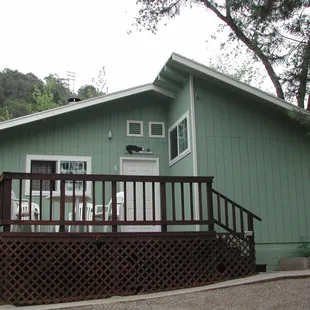 Two bedroom cabins with kitchen, fireplace in the livingroom