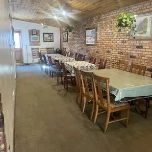 This huuuge dining room is good for busy mornings