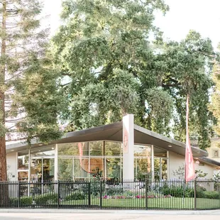 Sequoia Plaza Flowers Store Front