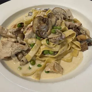 Fettuccine di 'Cortina' al Pollo