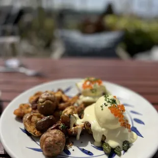 Crab cakes &amp; Caviar Benedict