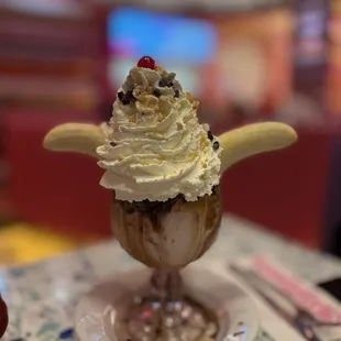 Outrageous (-ly overpriced) Banana Split.