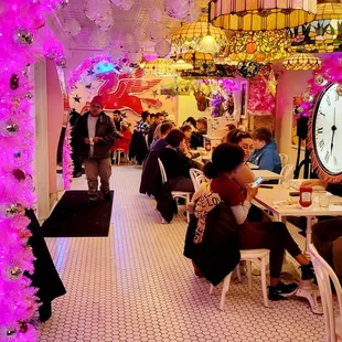 Interior - Downstairs Dining Room (11/23/22): @Serendipity3NYC #Manhattan #NewYorkCity