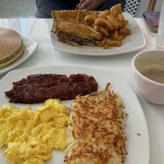 Corned Beef Hash & Eggs