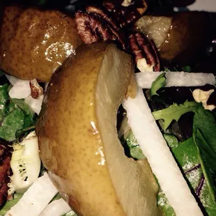 Grilled pear salad