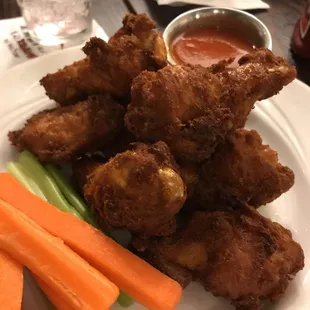 Hot wings are yummy!