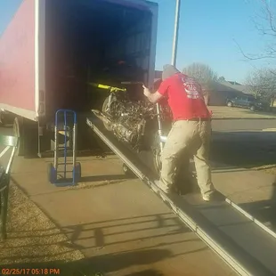 Today our guys did a outstanding job and the customer gave them a giant thank you and a motorcycle!

#peaceofmindmoving