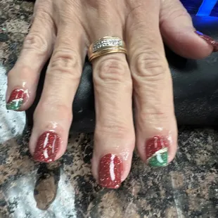 The season for Christmas nails