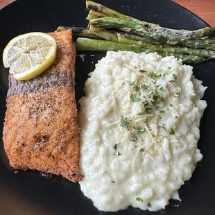 Sergios Italian Restaurant: Italian Salmon, Parmesan Risotto, w/asparagus!! It was even better than it looks!