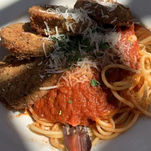 a plate of spaghetti and meat