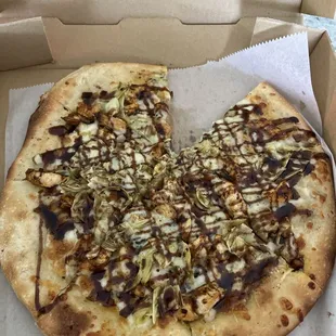 Chicken, Artichoke and Gorgonzola Pizza. Sooo delicious!