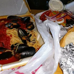 Muscles Dinner w/ salad, bread, &amp; a drink: under $18. U pick the pasta.