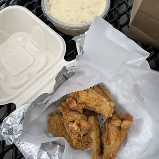 chicken wings and dip