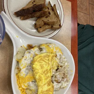 Country Skillet with Raisin toast
