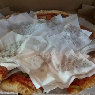 Napkins soaking up all the water from the vegetables so it doesn&apos;t become a smoothie by the time I get home.