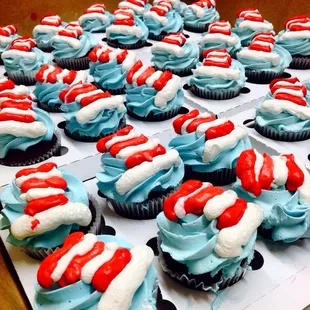 Cat in the Hat cupcakes