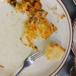 Omelet, hashbrowns, biscuit.