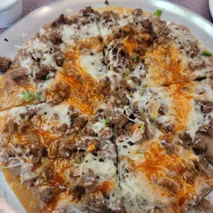 Mexican pizza with asada.