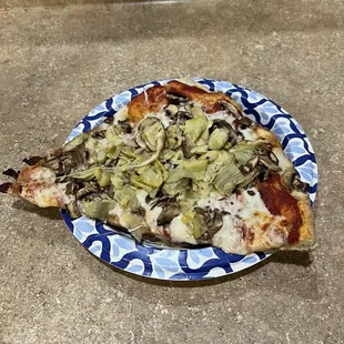 Mushrooms/artichoke pizza