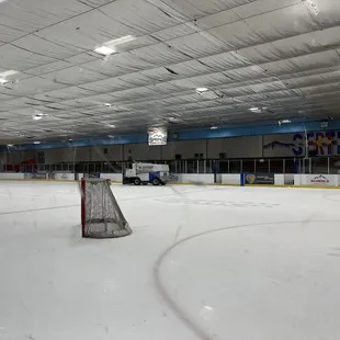 Ice rink. Resurfacing.
