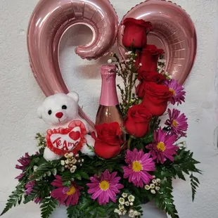 Flowers are a lovely way to send a message  
Order your flower arrangements at Servifiesta