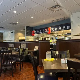 he interior of a restaurant