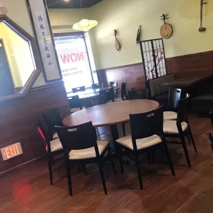 Dining. It&apos;s so cute in here!