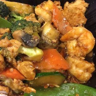Dragon and Phoenix Cha Cha. (Chicken and shrimp with mixed vegetables)