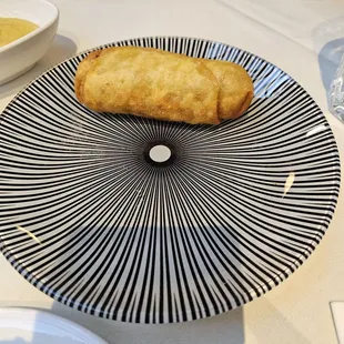 Nice plates &amp; cutlery same great egg rolls &amp; hot mustard