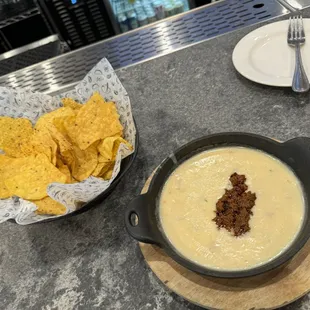 Queso Con Chorizo