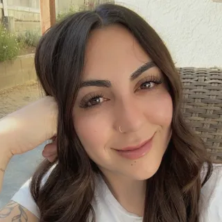 Nina V.