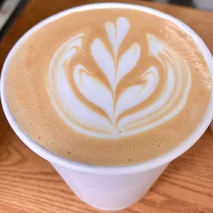 (*‿*) Beautifully crafted by Tyler *:｡ﾟ@ #SetlanCoffee. Too pretty drink. Lol.