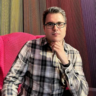Ian C.