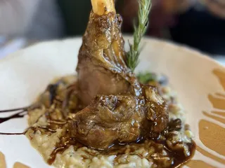 Mia Restaurant & Bar