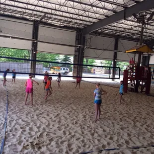 Indoor volleyball, when the girls were about to have heatstroke