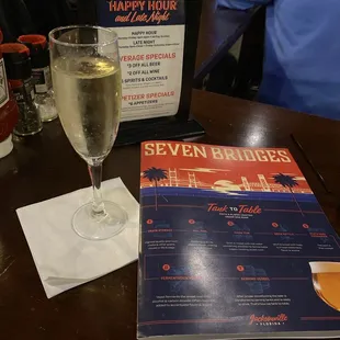 Prosecco &amp; menu during happy hour