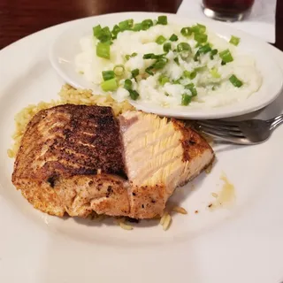 CHEDDAR-GARLIC MASHED POTATOES