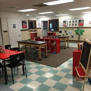 School Age Classroom - Our Catch the Wave School Age program is an innovative before-and after-school program that engages sc...