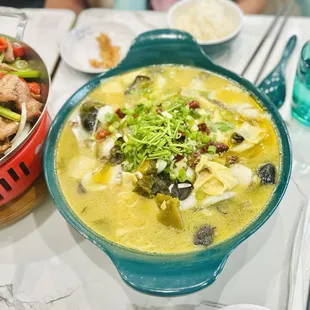 Fish soup, black fish large side with 4 adds topping