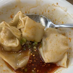 Wonton with spicy sauce
