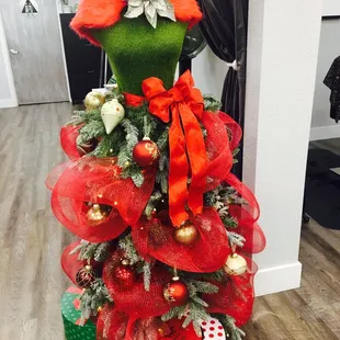 The salon, the staff AND the decor = As sweet as can be!  Happy Holidays from Seven Hair Design